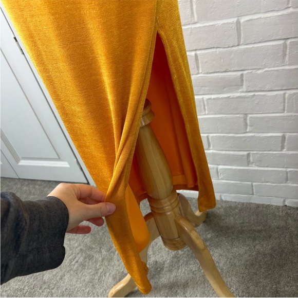 Elegant Orange Backless Dress - Picture 10 of 11